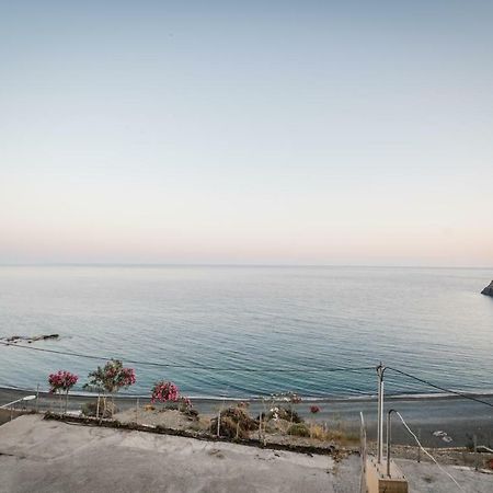 Beach View Kaloi Limenes Exterior photo