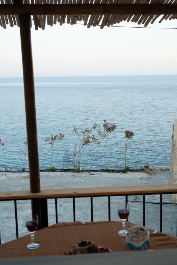 Beach View Kaloi Limenes Exterior photo