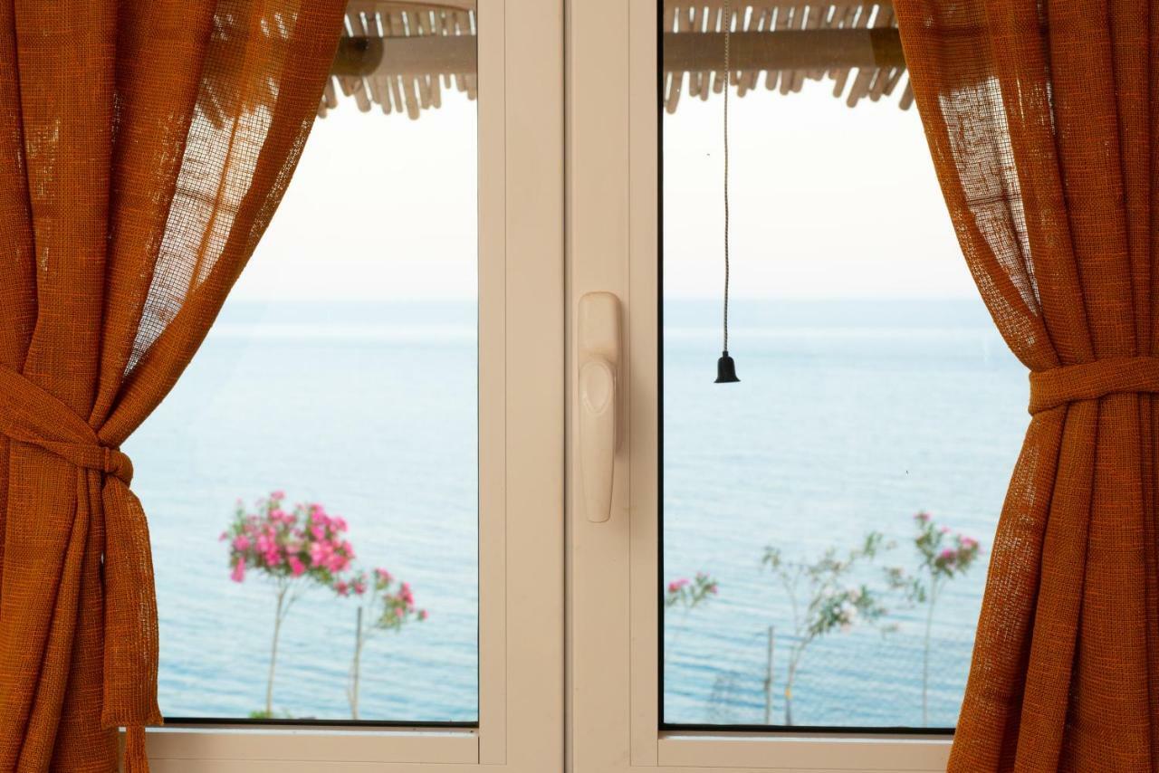 Beach View Kaloi Limenes Exterior photo