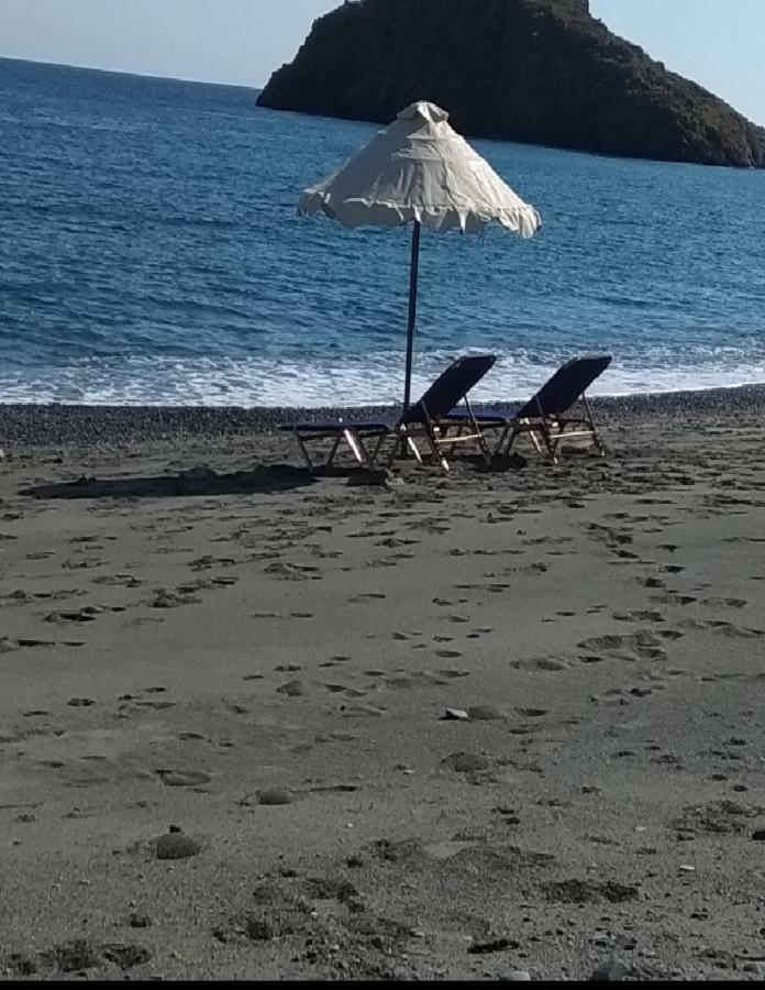 Beach View Kaloi Limenes Exterior photo